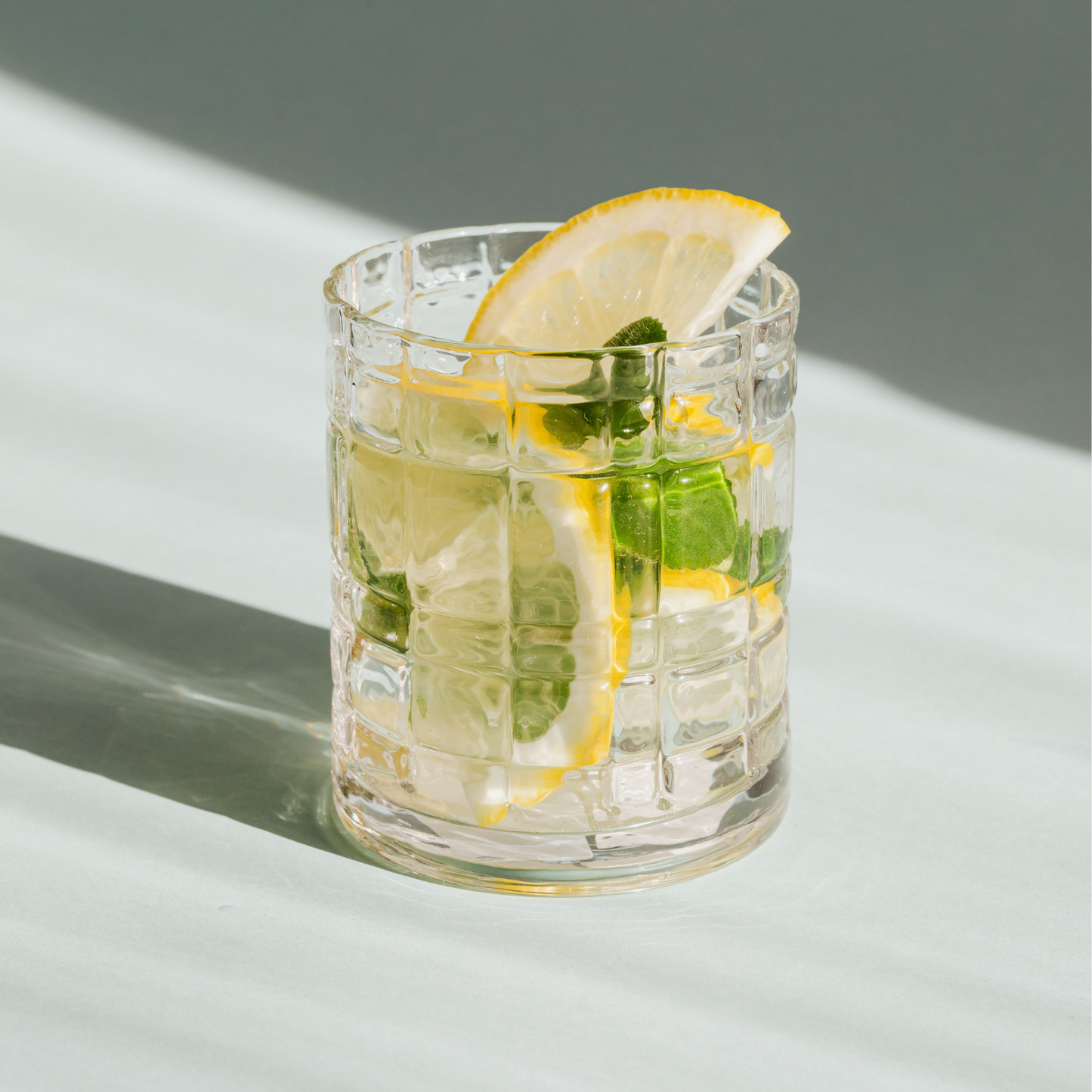 Kapriol Gin aus den Dolomiten- Zitrone und Bergamotte